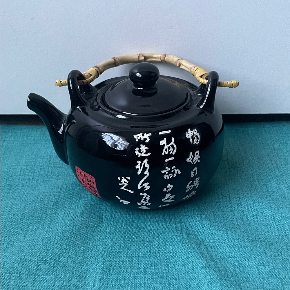 Japanese Kagetsu Elegant Black Teapot with Bamboo Handle - Picture 2 of 7